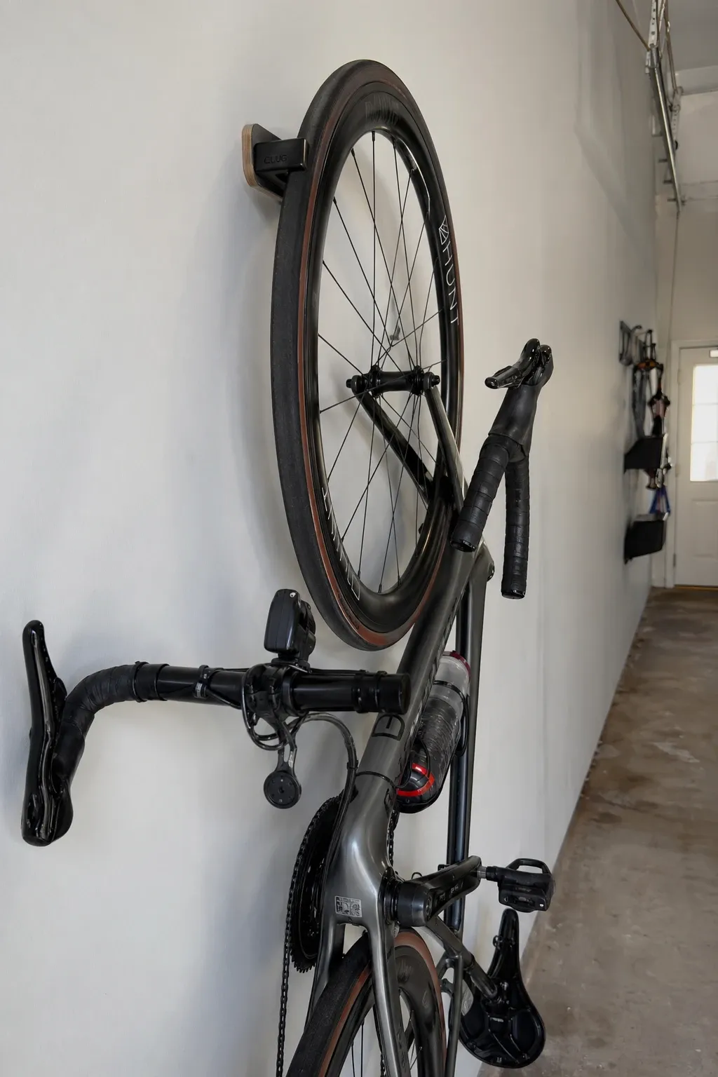 hydraulic lift rack in a garage