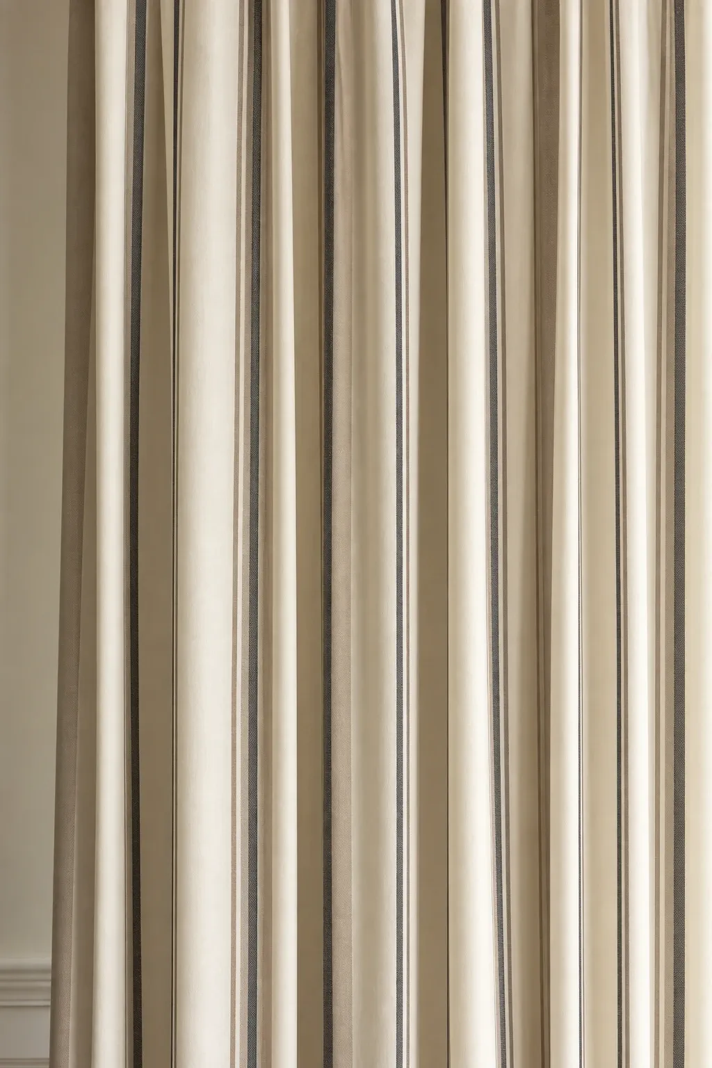 classic vertical stripes in a bedroom
