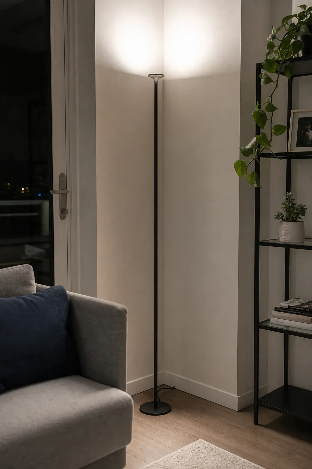column or pillar lamp in a living room