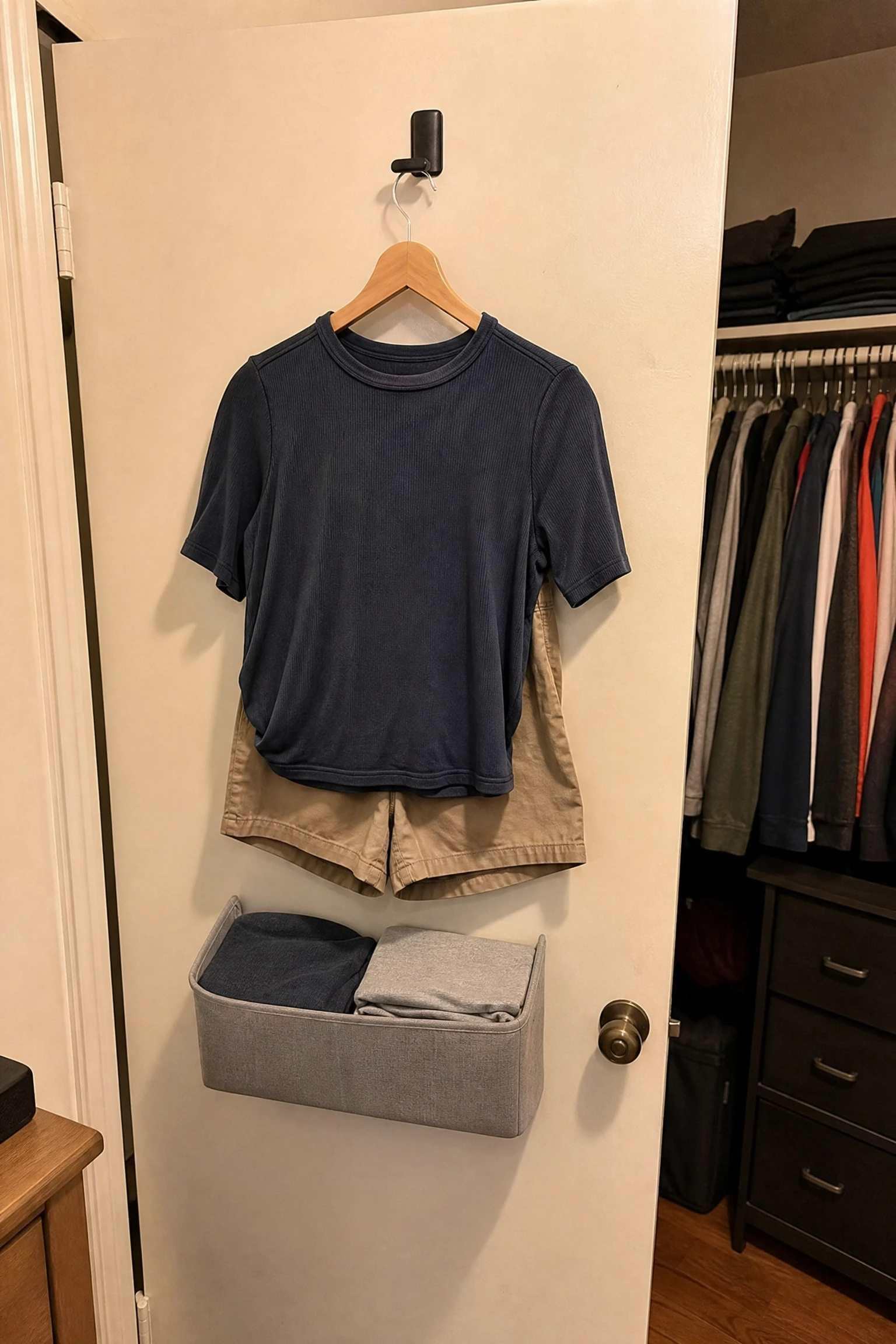 the closet gets disorganized within days: build a return-to-home system in a bedroom
