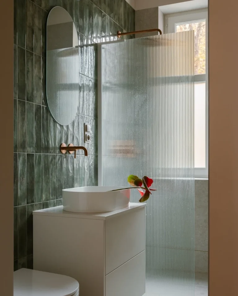 Small Apartment Bathroom Looks Worth Stealing Right Now